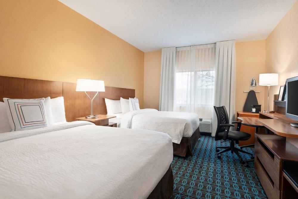 Queen Room with Two Queen Beds - Non-Smoking interior